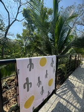 Charger l'image dans la galerie, Nerka - Serviette en microfibre gaufrée - Cactus